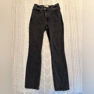 Abercrombie & Fitch Ultra High Rise 90s Straight Jean / Black Wash / Size 25S